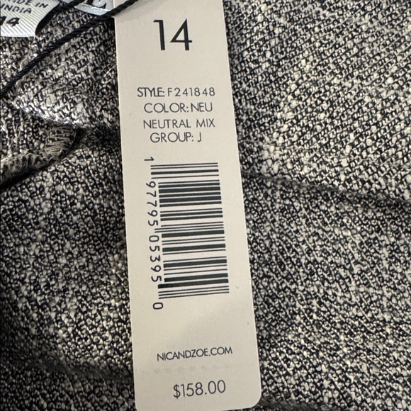 NWT-Tweed City Wide Leg Pants
NIC+ZOE - Picture 6 of 8